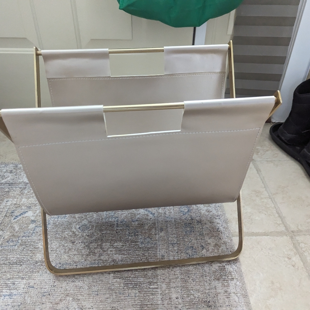 Magazine/Book Holder/Rack